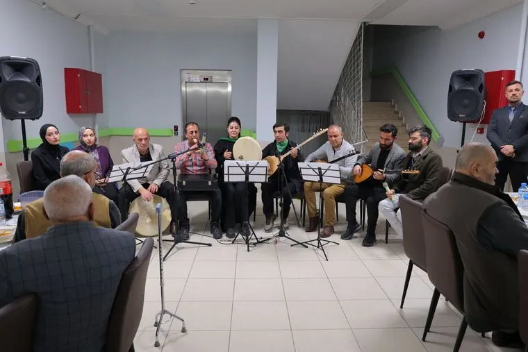 Huzurevinde Ramazan’ın Manevi Atmosferi BAYDER’in İlahi ve Ezgileriyle Taçlandı 1 Huzurevinde Ramazanin Manevi Atmosferi BAYDERin Ilahi ve Ezgileriyle Taclandi 1 – Fatih Dündar