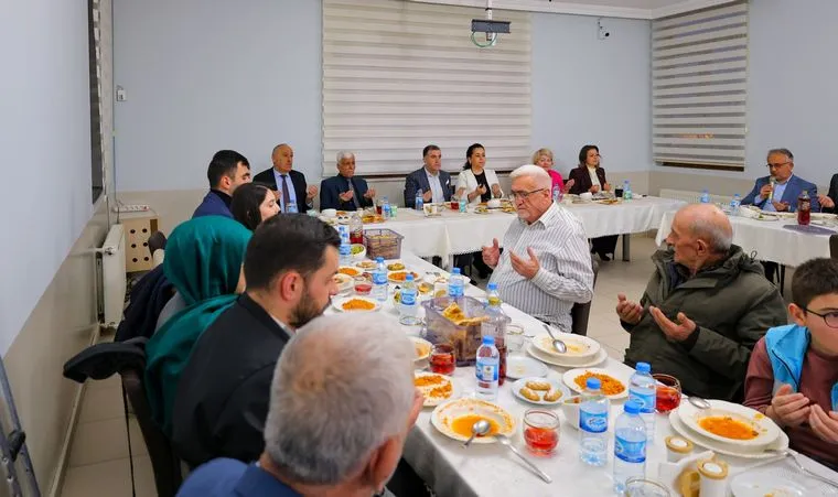 Huzurevinde Ramazan’ın Manevi Atmosferi BAYDER’in İlahi ve Ezgileriyle Taçlandı 3 Huzurevinde Ramazanin Manevi Atmosferi BAYDERin Ilahi ve Ezgileriyle Taclandi 2 – Fatih Dündar