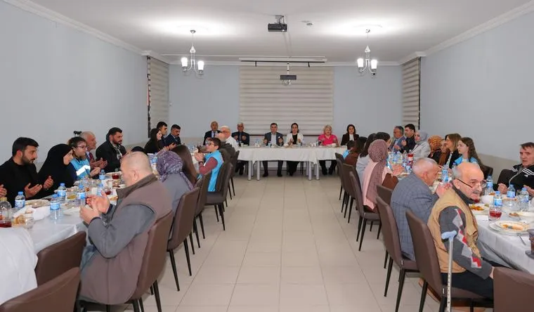 Huzurevinde Ramazan’ın Manevi Atmosferi BAYDER’in İlahi ve Ezgileriyle Taçlandı 2 Huzurevinde Ramazanin Manevi Atmosferi BAYDERin Ilahi ve Ezgileriyle Taclandi 3 – Fatih Dündar