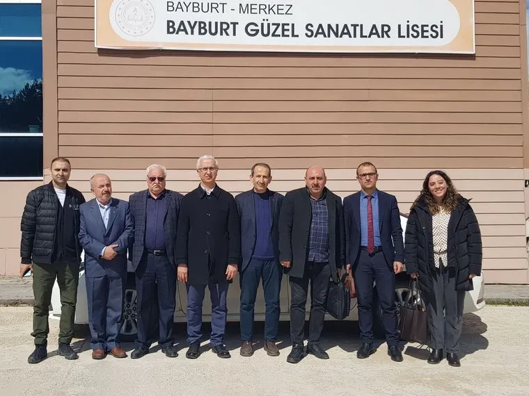 İLESAM’ın 5 Durağından Biri Bayburt Oldu: Gençlere Sanat ve Emek Bilinci Anlatıldı 2 Gençlere Sanat ve Emek Bilinci Anlatıldı